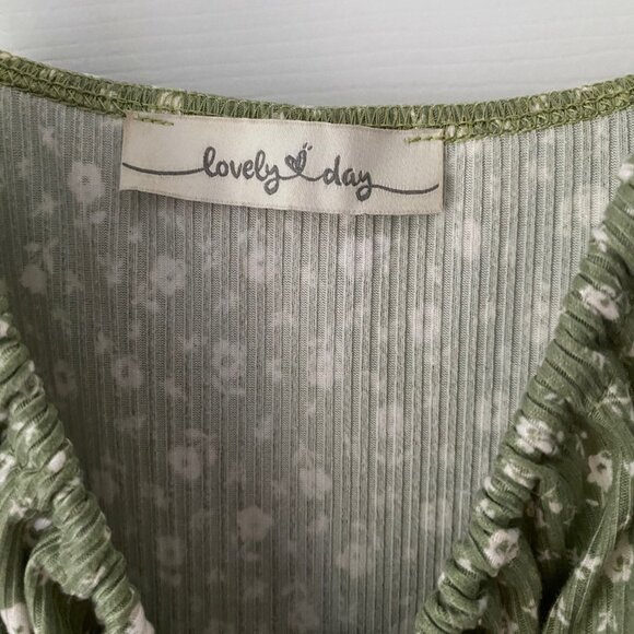 Green Dress with white flowers - Picture 3 of 3